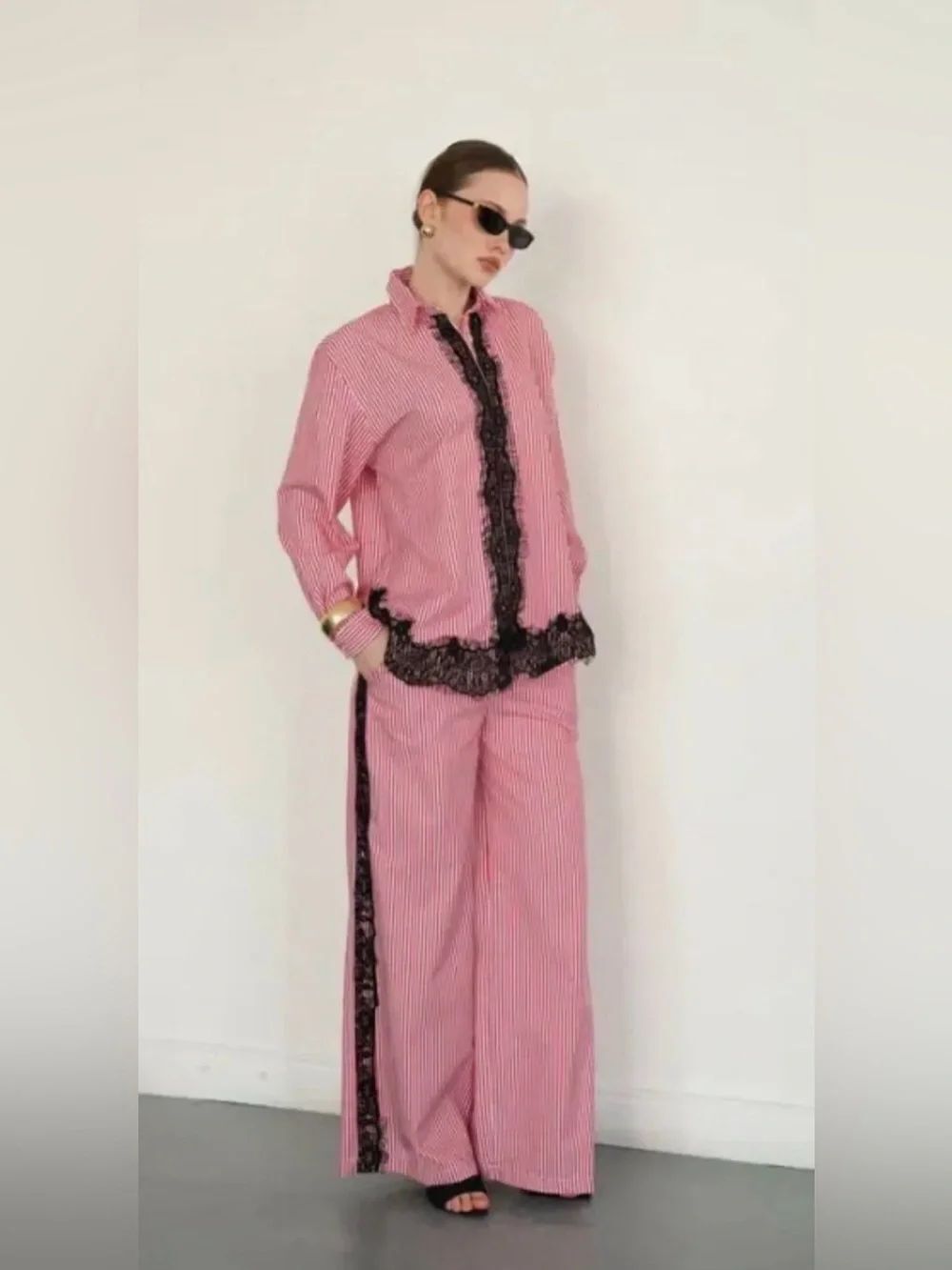 Striped pant set with lace trim Sz M NWT
